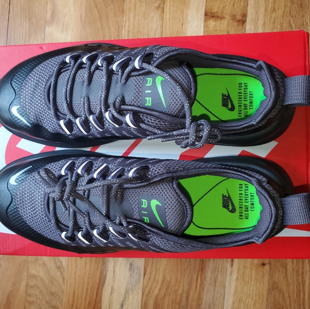 Nike Air Max Axis Premium Sneakers - Picture 2 of 9